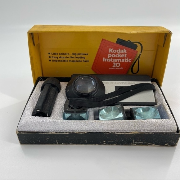 Vintage Kodak Pocket Instamatic 20 Camera Box and Accessories - Picture 1 of 7